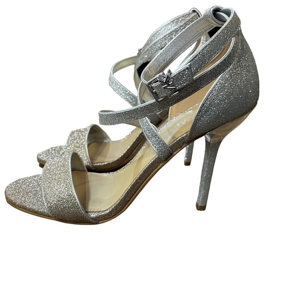Michael Kors Astrid Dress Heeled Sandal Pixie Silver/Pale Gold NEW Size 6 - Picture 1 of 10